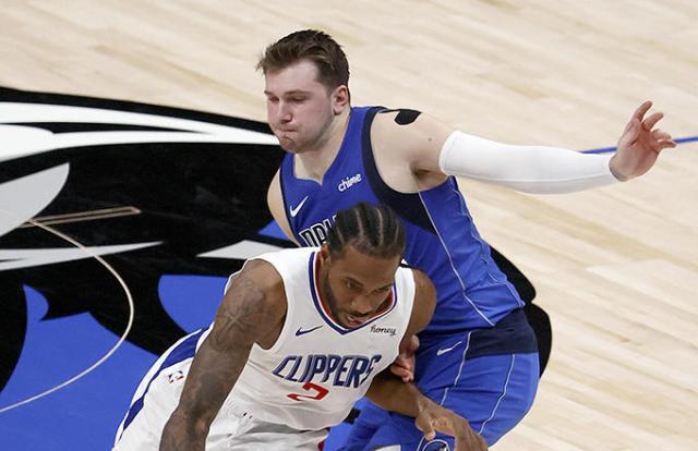 欧博官网-【人物】小卡封神一战媲美詹皇 可惜没留下经典表情