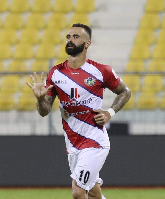 马来西亚归化第3名球员成功 本月参加国家队集训